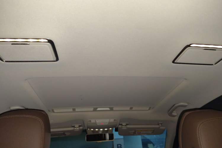 Used Mercedes-Benz E-Class 2016 E 300 L Sporty and Stylish Model
