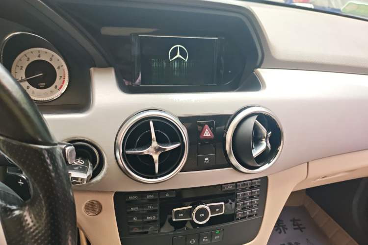 Used Mercedes-Benz GLK-Class 2014 GLK 200 Standard Model Audio And AC Panel