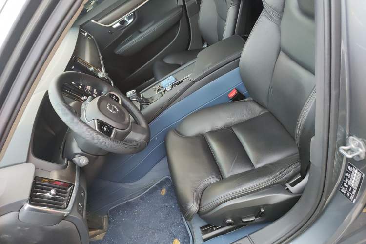 Used Volvo V90 2017 Cross Country T5 AWD Smart Range Edition