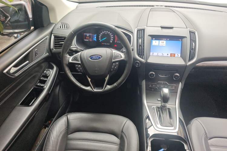 Used Ford Edge 2015 2.0T GTDi 4x4 High-Grade Model
