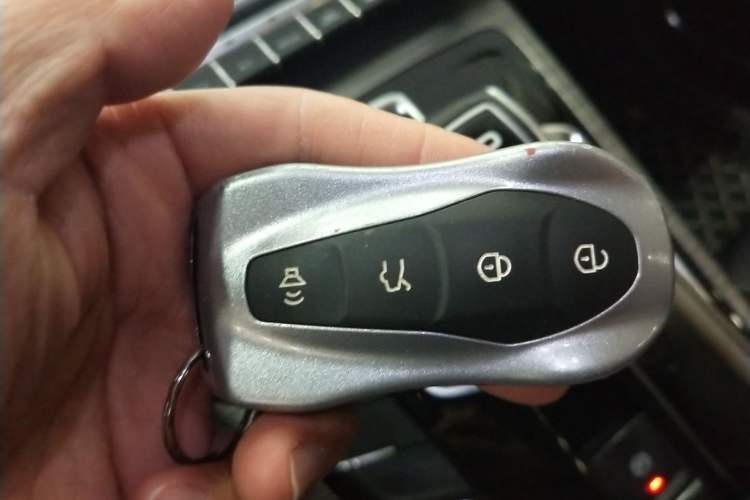 Used Geely Auto Emgrand X7 Sport 2020 1.5TD Automatic Smart Connect PRO Vehicle Key