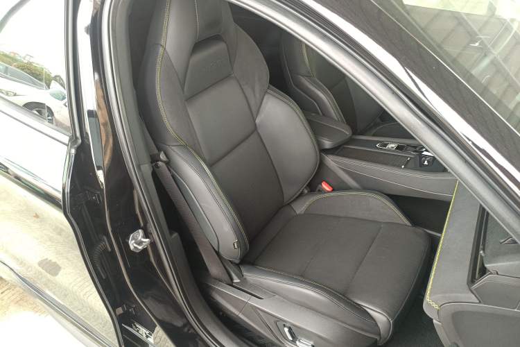 Used Lynk & Co 03 2023 1.5TD DCT JingPro Right Front Seat