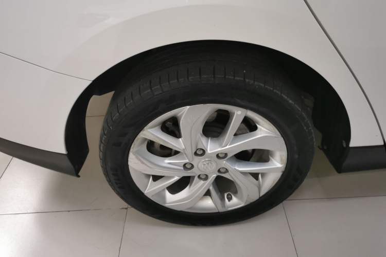 Used Buick Velite 6 2022 Connected & Shared PLUS Right Rear Wheel Hub