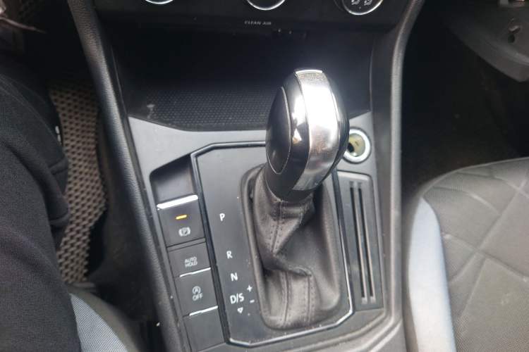 Used Volkswagen Lavida 2023 1.5L Automatic De Yi Edition Gear Lever