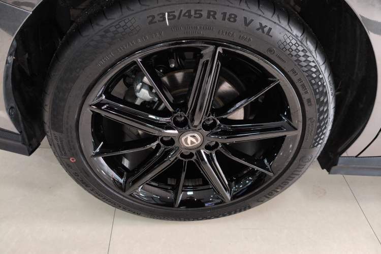 Used CHANGAN UNI-V 2022 1.5T Prestige Version Right Rear Wheel Hub