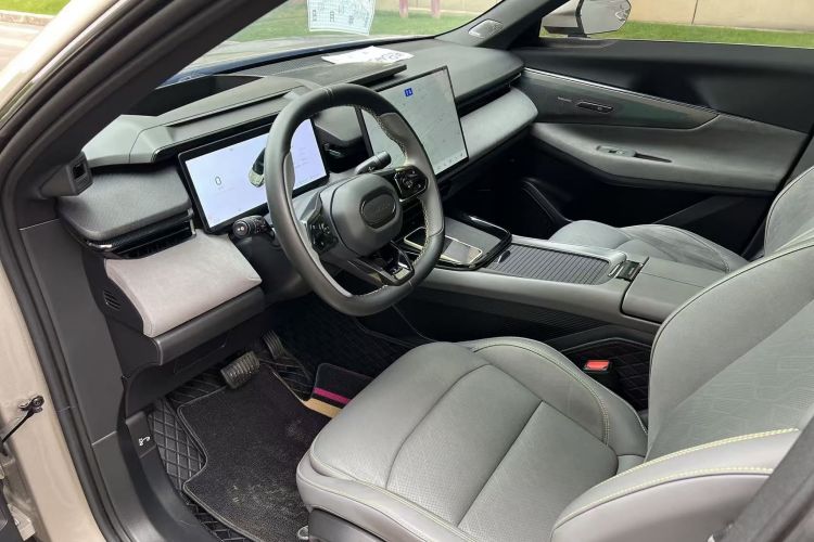 Used Lynk & Co 08 EM-P 2023 120km Long-Range Halo