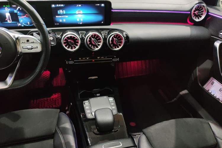 Used Mercedes-Benz A-Class 2021 A 200 L Sport Sedan Fashion Model
