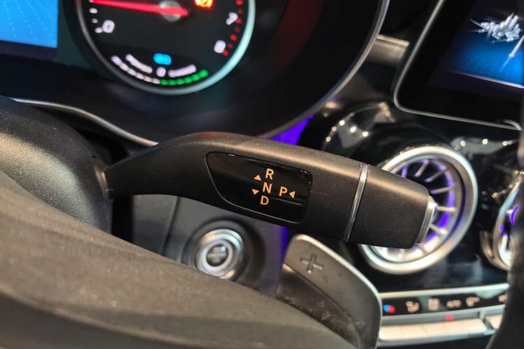 Used Mercedes-Benz C-Class 2019 C 260 Sport Edition Gear Lever