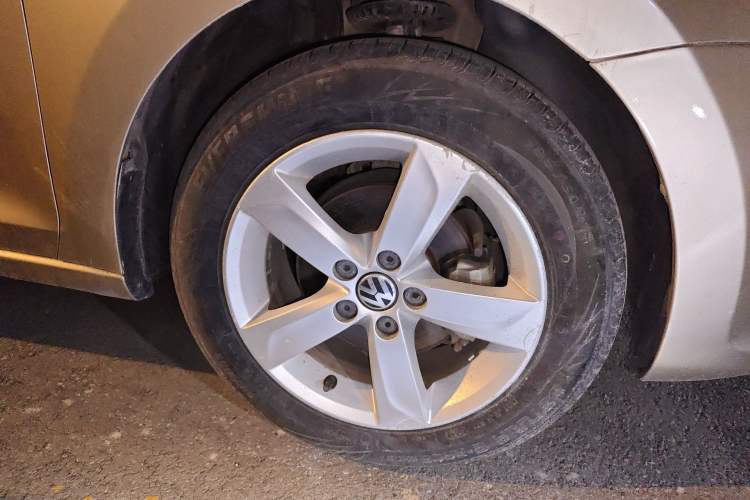 Used Volkswagen Santana 2013 1.6L Manual Comfort Edition Right Front Wheel Hub