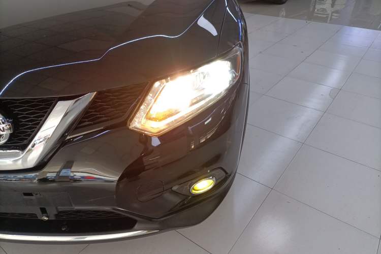 Used Nissan X-Trail 2015 2.0L CVT Comfort MAX Edition 2WD Left Front Headlight