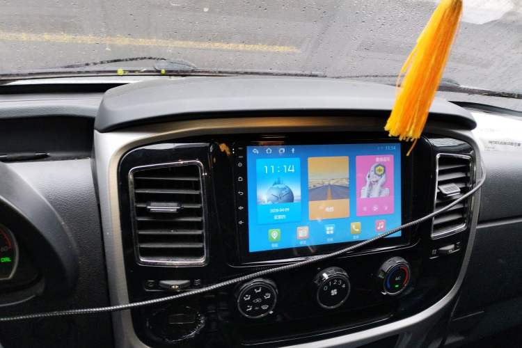 Used Dongfeng Yufeng 2021 2.3T Power King Front-Drive Logistics Van Long Wheelbase Mid-Roof 6–9 Seats China VI Standard M9T Audio And AC Panel