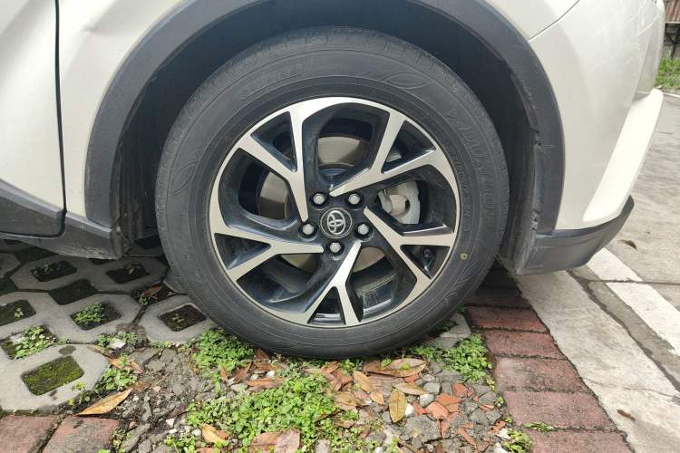 Used Toyota C-HR 2020 2.0L Leading Edition Right Front Wheel Hub