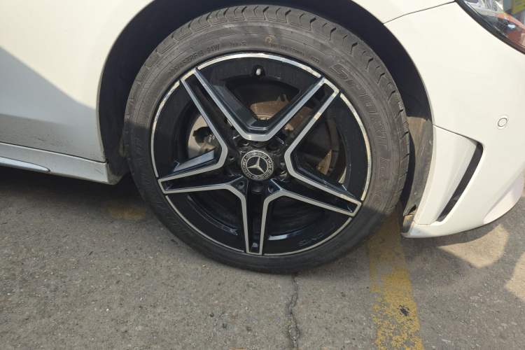 Used Mercedes-Benz C-Class 2021 C 260 L Sport Edition Star Collection Right Front Wheel Hub