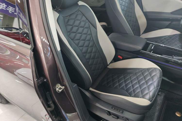 Used Volkswagen ID.6 CROZZ 2021 Long-Range PRO Edition Right Front Seat