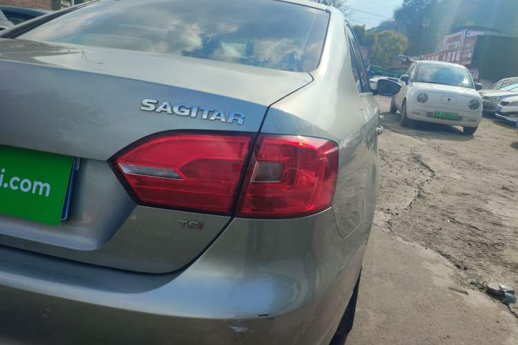 Used Volkswagen Sagitar 2014 Revised Version 1.4TSI Automatic Luxury Edition
