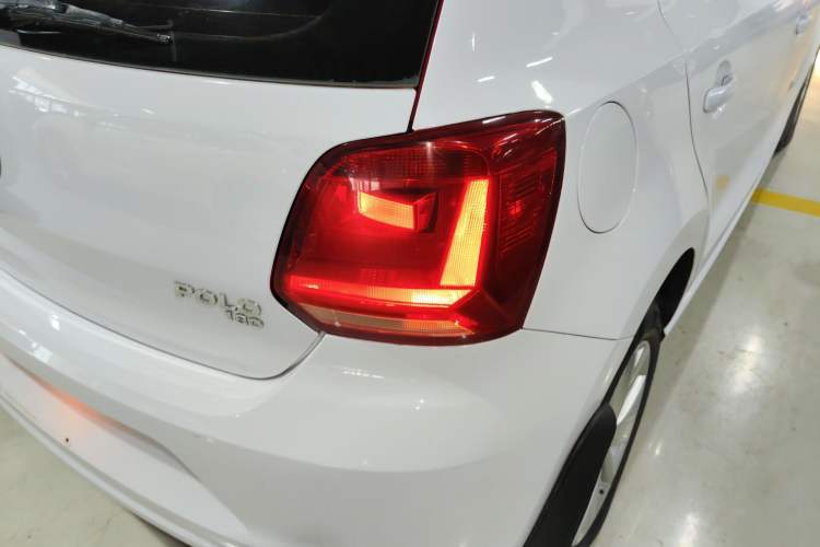 Used Volkswagen Polo 2016 1.6L Automatic Comfort Model
