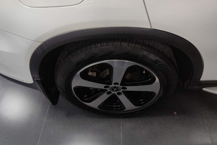 Used Mercedes-Benz GLC 2018 Facelift GLC 260 4MATIC Luxury Edition
