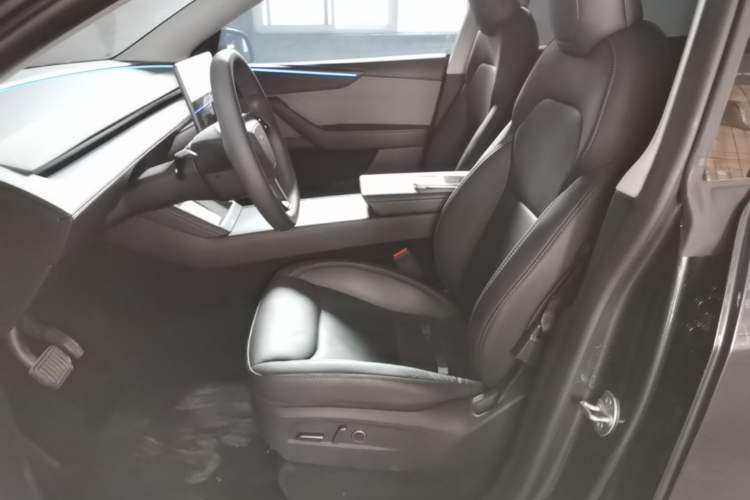 Used Tesla Model Y 2025 Rear-Wheel-Drive Version
