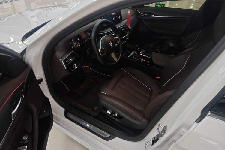 Used BMW 5 Series 2022 Restyled 530Li Leading Edition M Sport Package Driver Seat