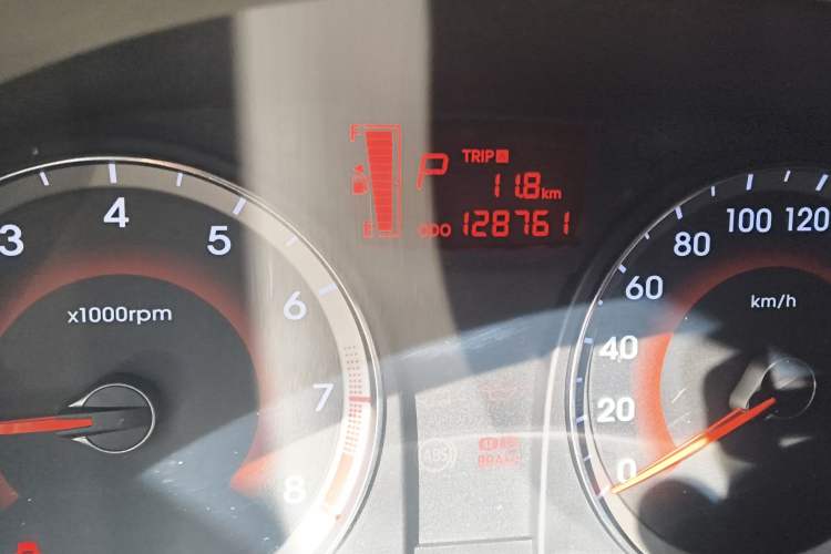 Used Hyundai Verna (older generation) 2010 Sedan 1.4L Automatic Fashionable GT Model Odometer Close Up