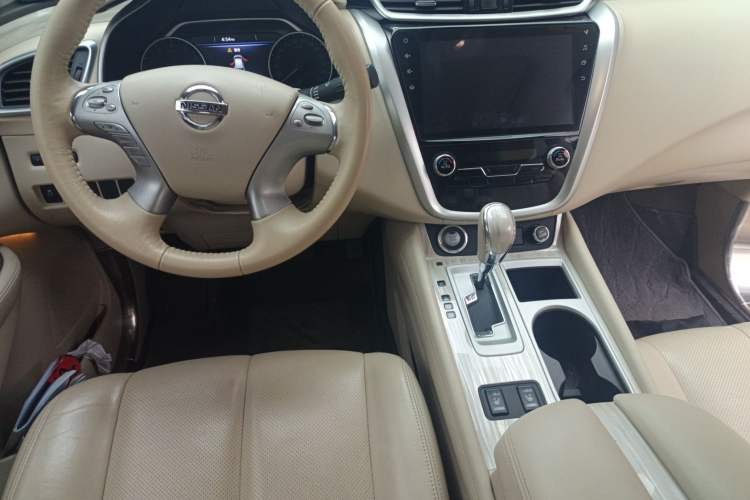 Used Nissan Murano 2019 2.5L XL Two-Wheel Drive Smart Connect Luxury Edition China VI Standard Center Console