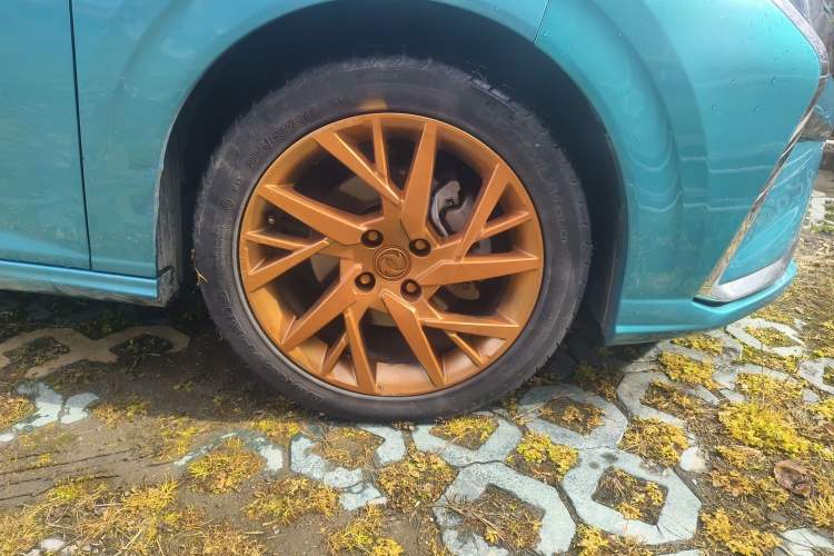 Used Dongfeng Aeolus Yixuan 2020 230T Automatic Advanced Edition Right Front Wheel Hub