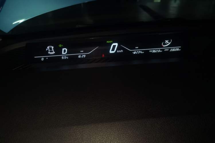 Used NETA V 2021 Standard Range Entertainment Version – Upgraded Model Instrument Cluster