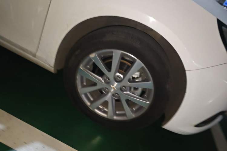 Used Chevrolet Malibu 2017 1.5T Automatic Luxury Edition Right Front Wheel Hub