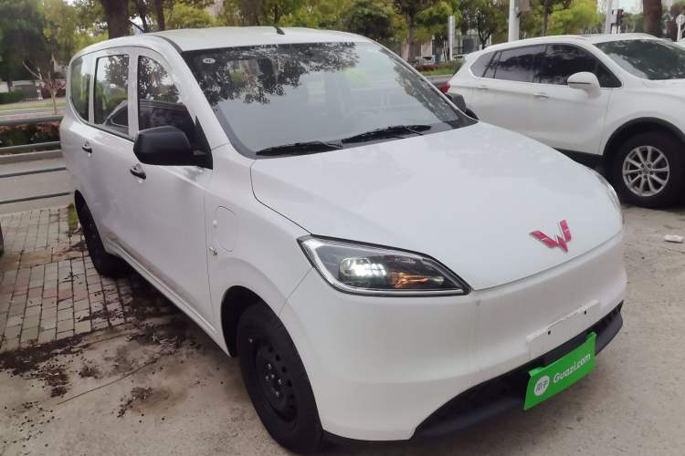 Used Wuling Hongguang New Energy 2024 All-Electric Model 300KM Practical Version Front Right 45 Deg