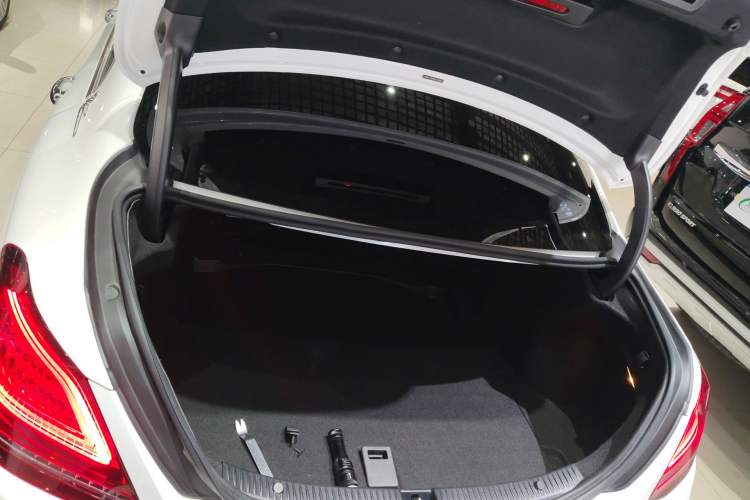 Used Mercedes-Benz C-Class 2021 C 200 L Fashion Edition Sport Version Trunk