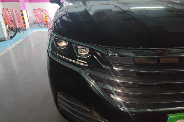 Used Volkswagen Viloran 2024 380TSI Luxury Edition Right Front Headlight