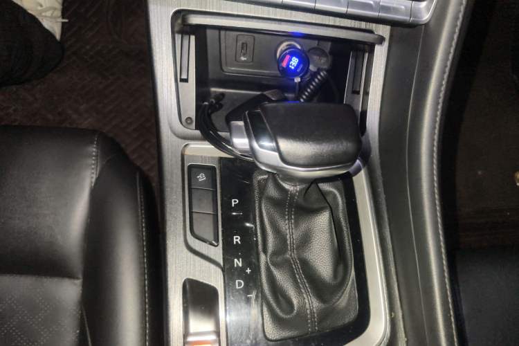 Used CHANGAN CS55PLUS 2020 1.5T Automatic Colorful Model Gear Lever