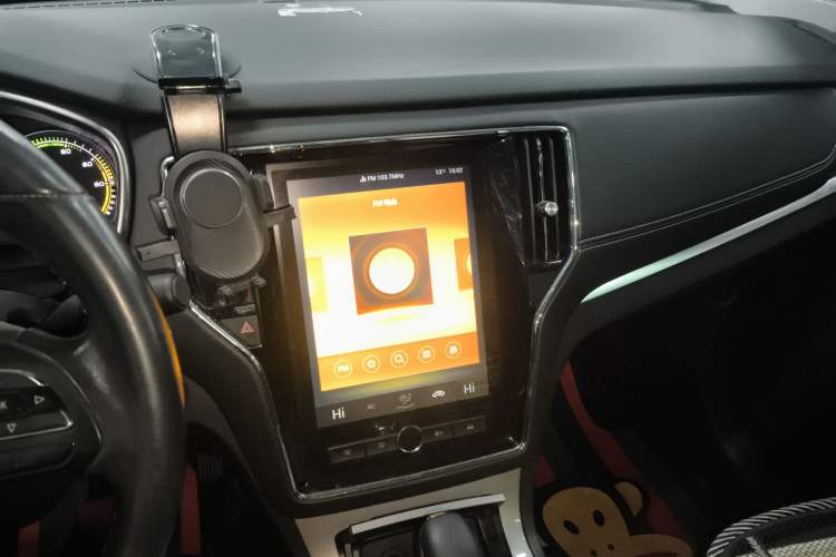 Used Roewe RX5 New Energy 2019 eRX5 50T 4G Connected Excellence Edition Audio And AC Panel