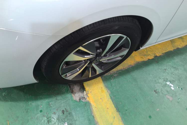 Used Peugeot 408 2024 360THP "Da Da" Model – Latou Edition Left Front Wheel Hub