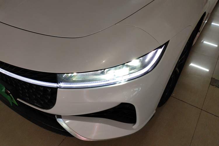 Used VOYAH PASSION 2024 PHEV Four-Wheel Drive Ultra-Long Range Executive Edition Left Front Headlight