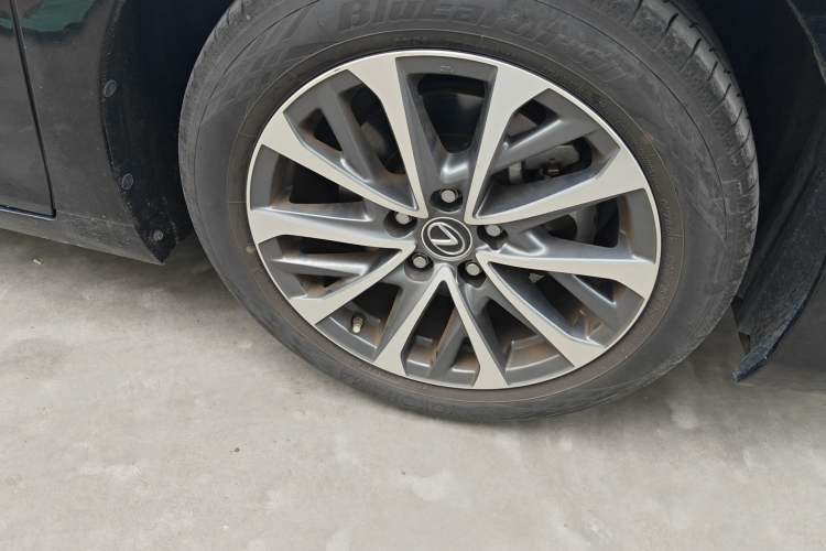 Used Lexus ES 2023 200 Excellence Edition
