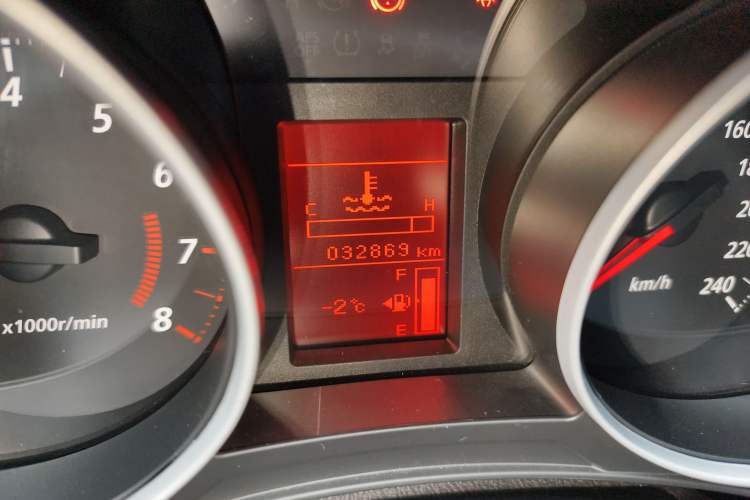 Used Mitsubishi ASX 2018 1.6L Manual Two-Wheel Drive Dynamic Edition Odometer Close Up