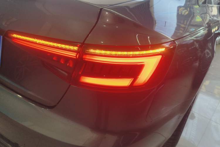 Used Audi A4L 2019 40 TFSI Fashion Edition China VI Emission Standard
