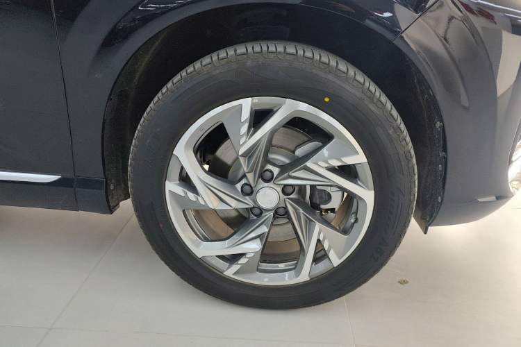 Used Hongqi HS3 PHEV 2024 PHEV 115km Jingwei Edition Right Front Wheel Hub