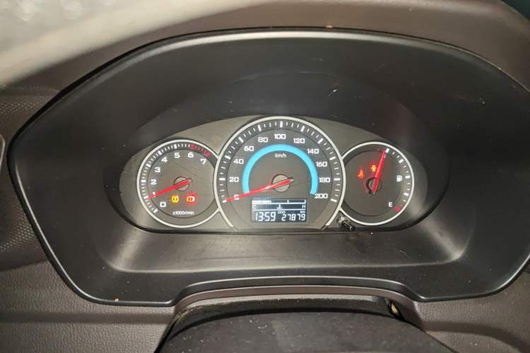 Used Wuling Hongguang V 2019 1.5L Enjoyment Version China VI LAR Instrument Cluster