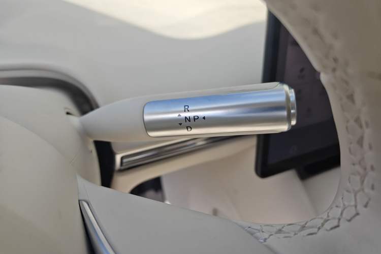 Used Hima Luxeed R7 2024 All-Electric 736 km Ultra Gear Lever