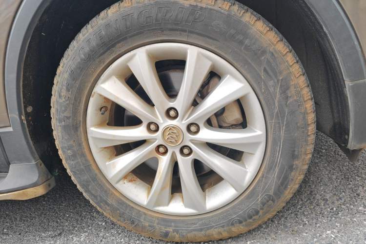 Used Buick Envision 2017 28T Four-Wheel Drive Elite Model Right Front Wheel Hub