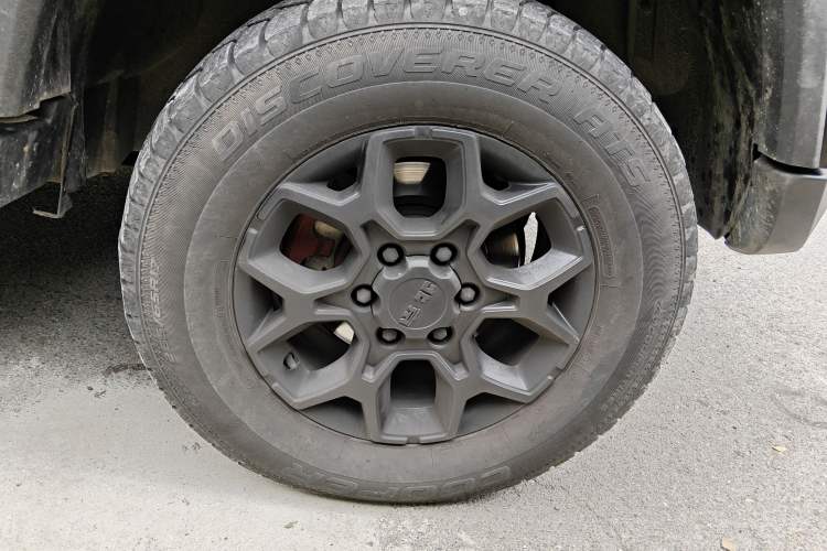 Used BAIC Off-Road BJ40 2021 2.0D Automatic Four-Wheel Drive Blade Hero Edition Adventurer Type Right Front Wheel Hub