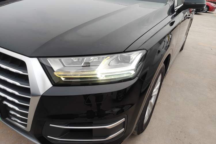 Used Audi Q7 2018 45 TFSI Technology Edition Left Front Headlight
