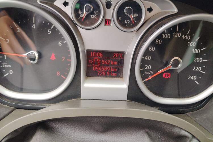 Used Ford Focus 2013 Sedan Classic 1.8L Manual Base Model Odometer Close Up