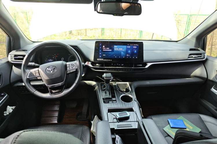 Used Toyota SIENNA 2021 2.5L Hybrid Luxury Edition Center Console