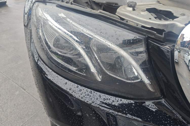 Used Mercedes-Benz E-Class 2016 E 300 L Sporty and Stylish Model
