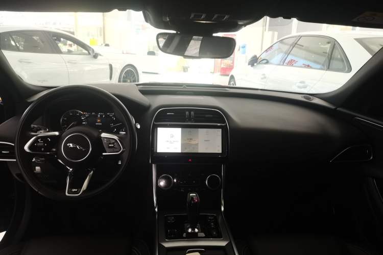 Used Jaguar XEL 2023 2.0T 200 PS R-DYNAMIC Youth Sports Edition
