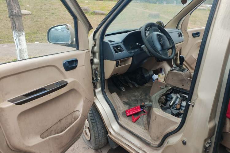 Used Wuling Rongguang 2014 1.5L S Standard Version