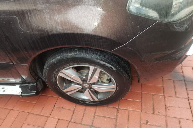 Used Renault Koleos 2014 2.5L 4x4 Comfort Edition Right Front Wheel Hub